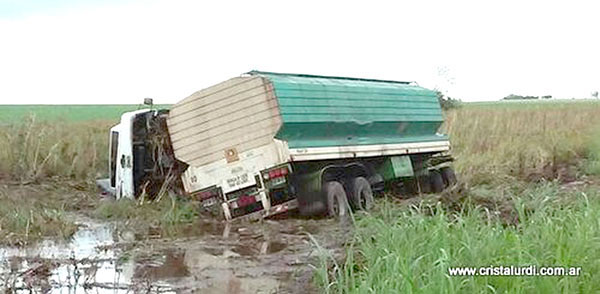 Volcó un camión en la Ruta 20