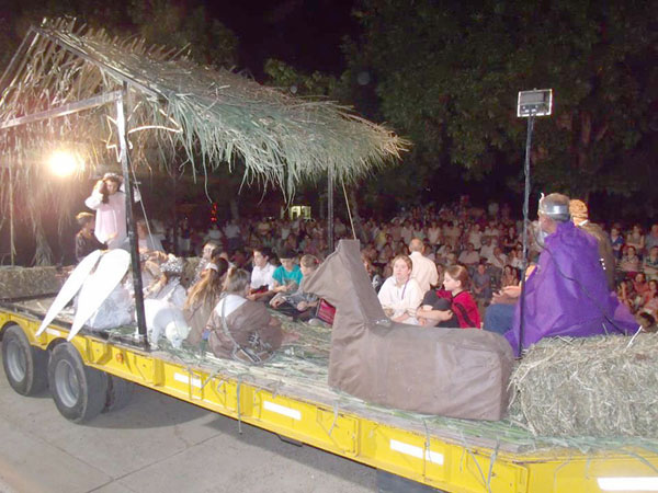  Gran acompañamiento al Pesebre  Viviente en Aldea San Antonio
