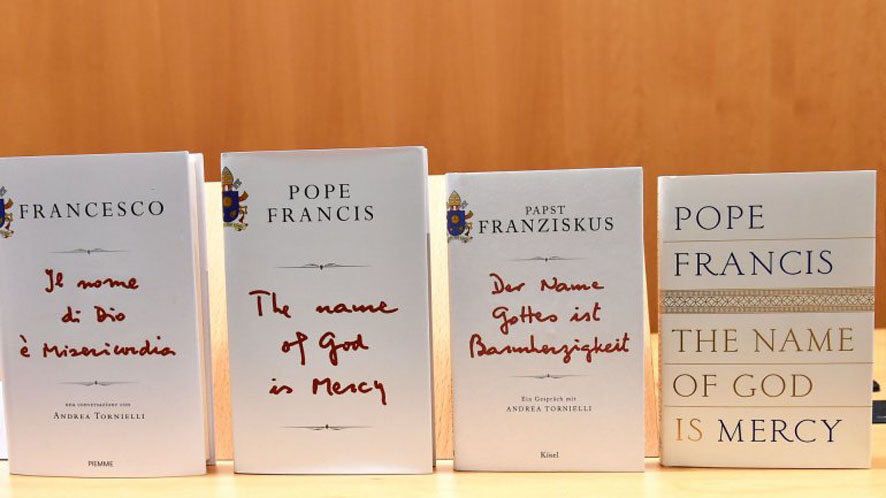 “La misericordia es la identidad de Dios”,  publicado el  libro-entrevista del Papa 