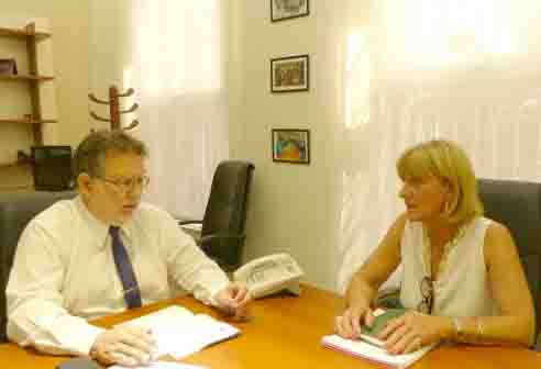 Gestionan viviendas para Enrique Carbó