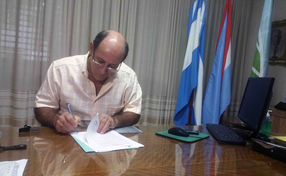 Urdinarain: prorrogó la suspensión  para habilitar locales destinados a  supermercados y autoservicios 