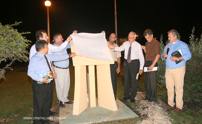  Urdinarrain cuenta con un monumento a la Biblia