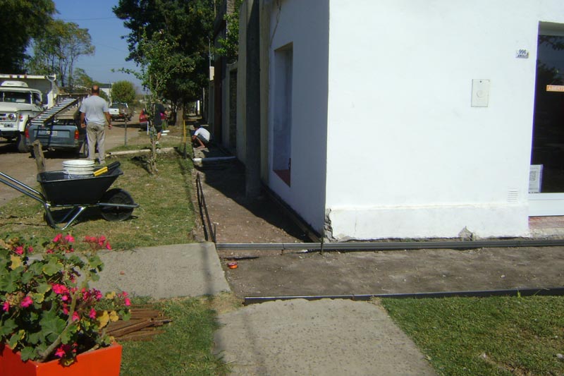 Larroque: se construyen 200 metros de vereda