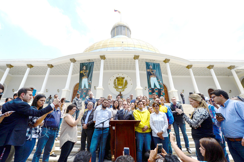 Venezuela: Parlamento  acusa a Maduro de “dar un golpe de estado”