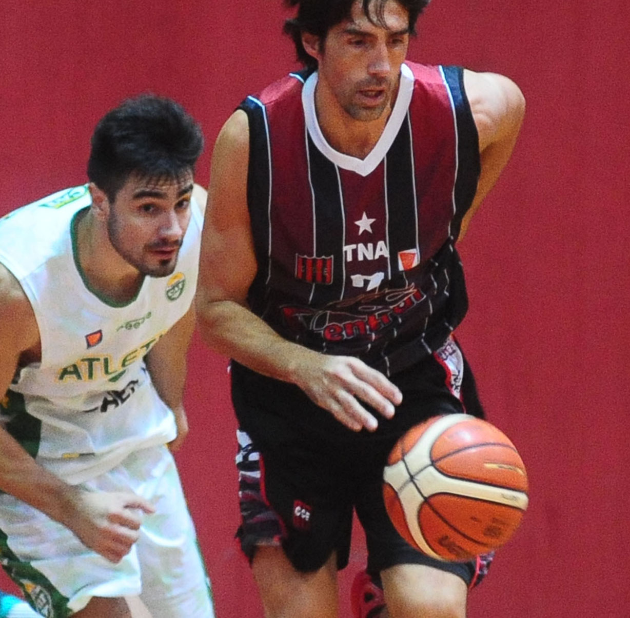 Central busca ponerse dos  juegos arriba ante Tostado