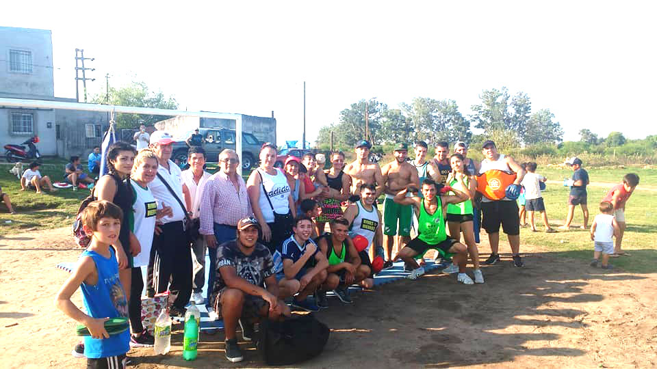 El boxeo se presentó en los barrios