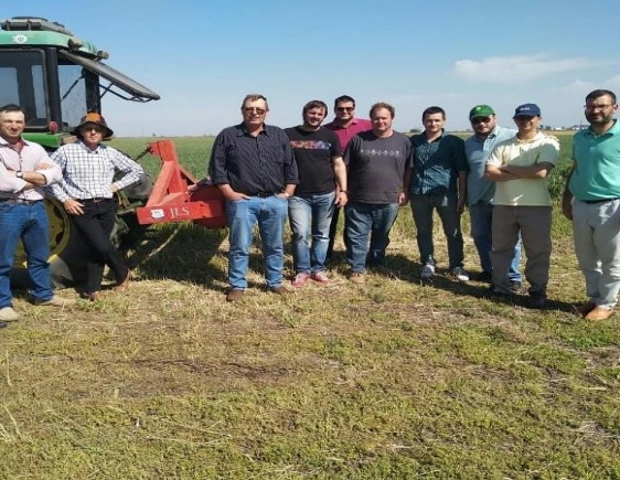 Productores de  Urdinarrain visitaron el  INTA de Marcos Juárez