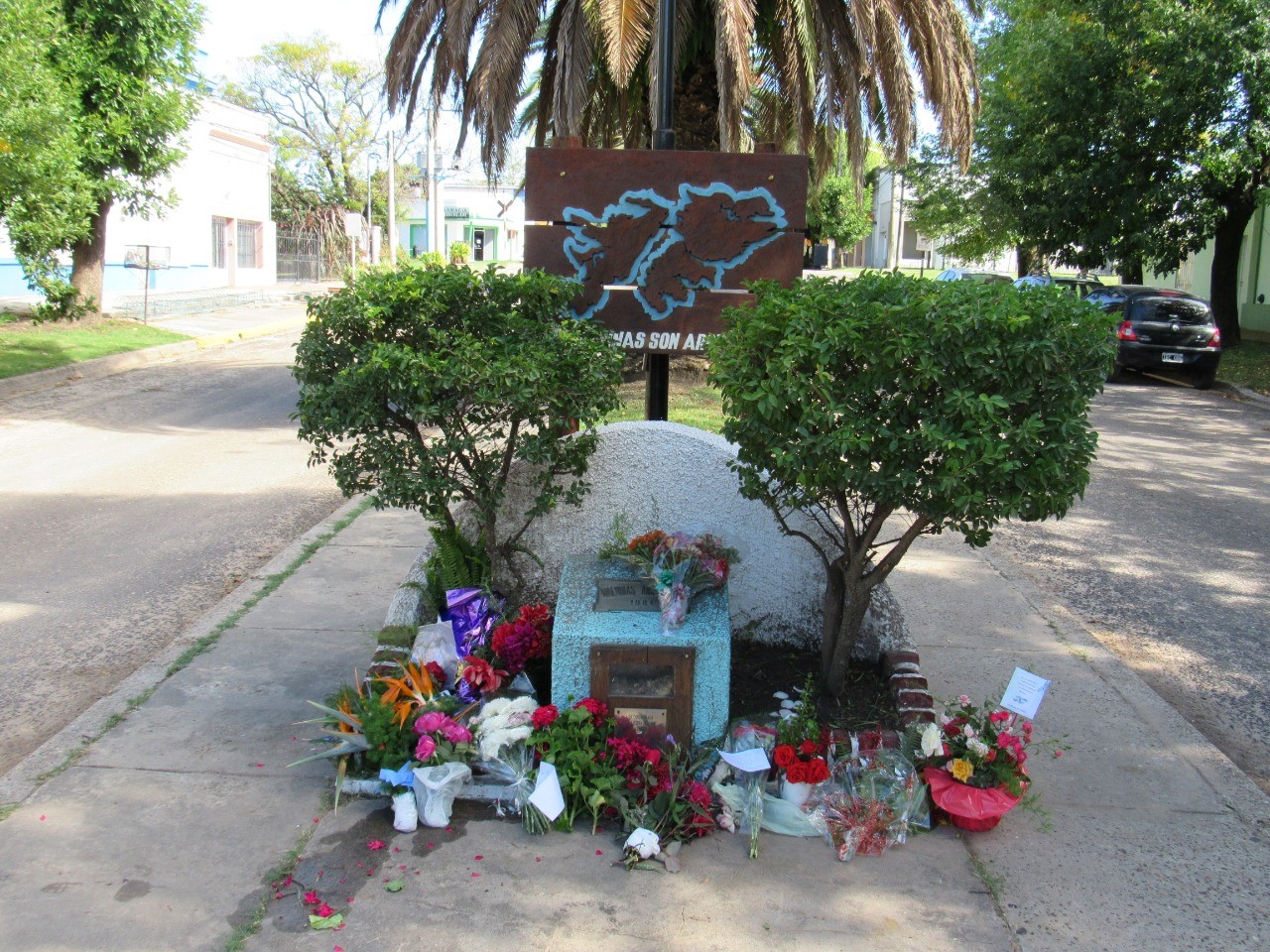 Larroque conmemoró a los veteranos y caídos en Malvinas