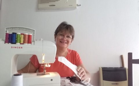 Larroque lanzó una campaña solidaria de confección de barbijos