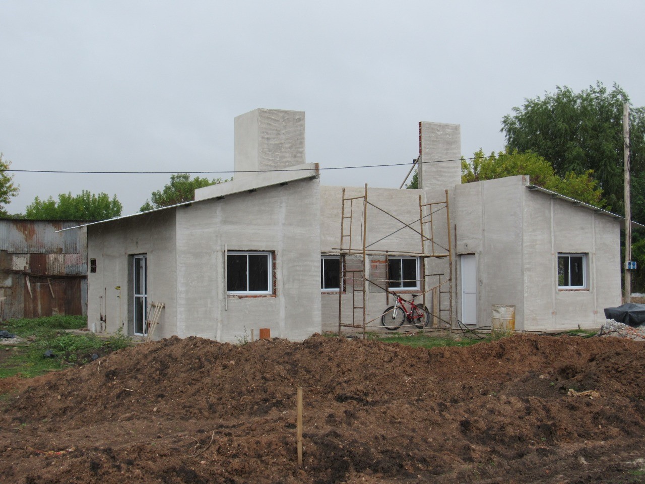 Continúan las obras del barrio 15 Viviendas de la localidad  Larroque