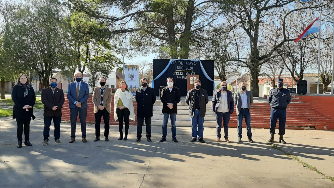  Larroque conmemoró el 210° Aniversario de la  Revolución de Mayo