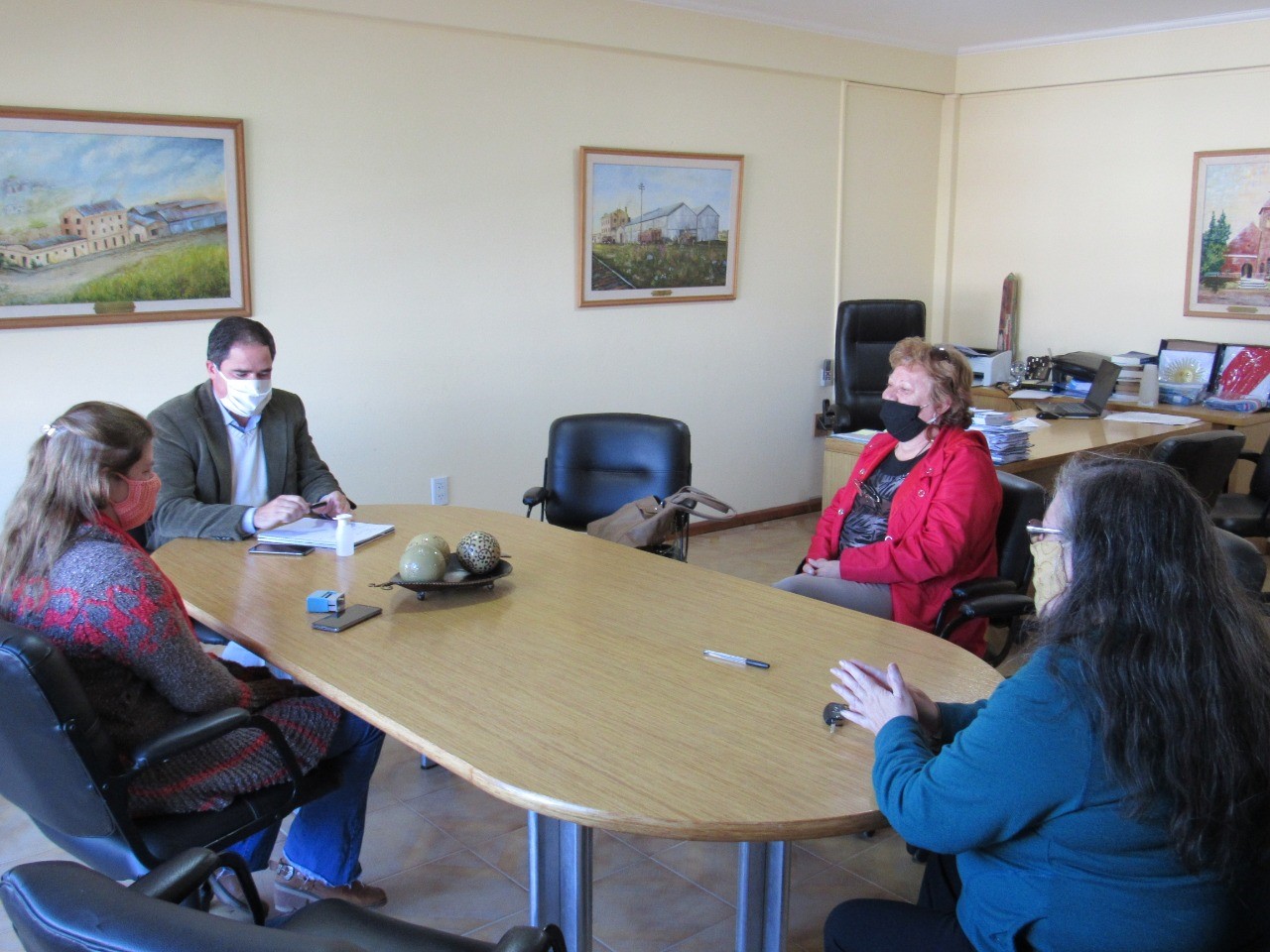 “Caritas Larroque” mantuvo un encuentro con el intendente Leonardo Hassell