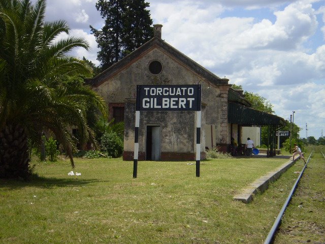 Gilbert ordenó cuarentena “total” para los que llegan de zonas de circulación viral