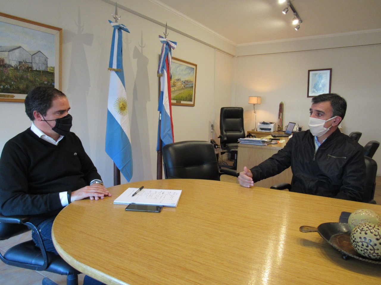 Hassell y Silva mantuvieron una reunión en Larroque