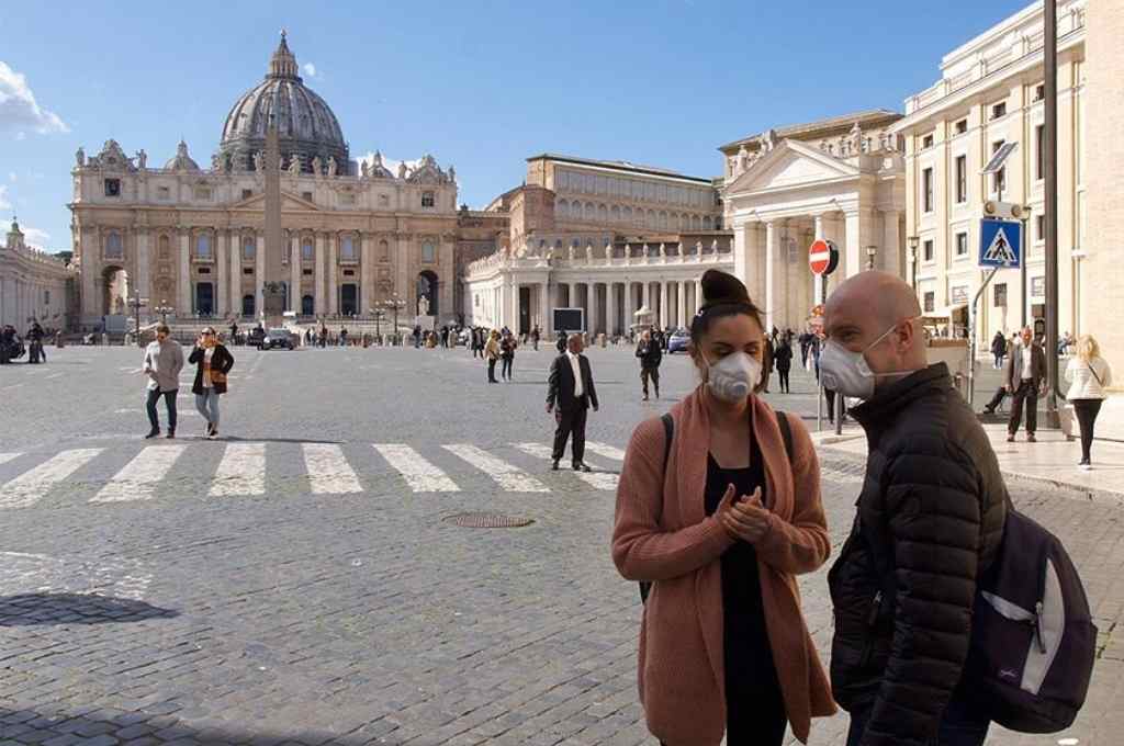 La edad media de los   contagiados en Ital  ia bajó de 61 a 43 años