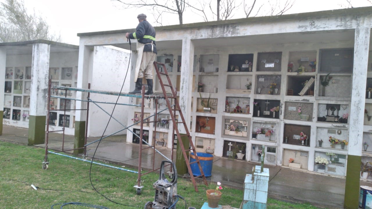 Larroque: realizan tareas de mantenimiento, refacción y puesta en valor