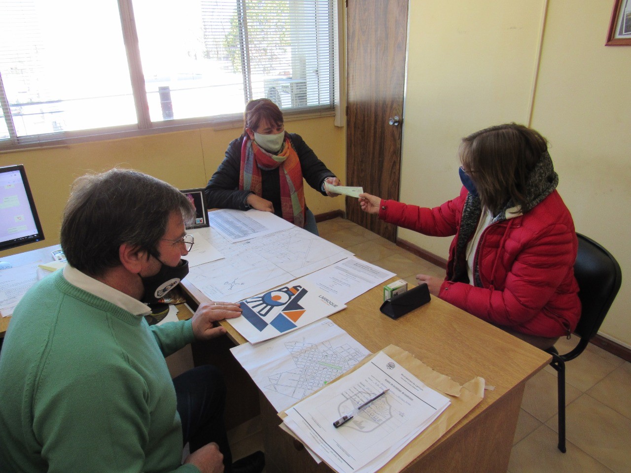 Entregaron un aporte para la  UENI de la Escuela “Faustino Suárez”