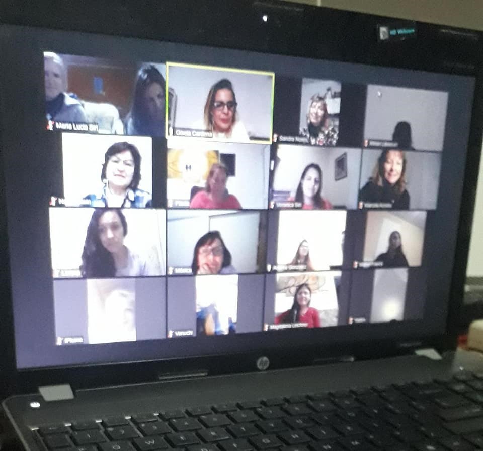 Gilbert: Brindaron una charla de concientización por el “mes rosa”