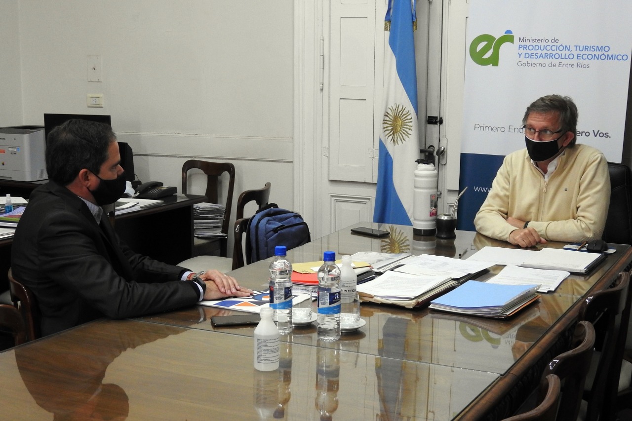 El ministro Bahillo recibió  al intendente de Larroque