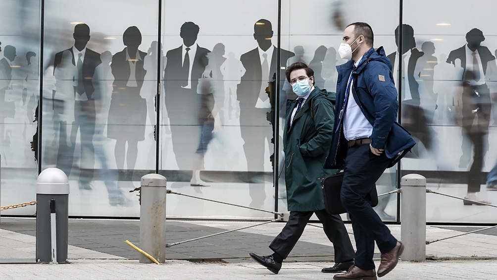 Autoridades sanitarias exigen al gobierno británico que declare una cuarentena total