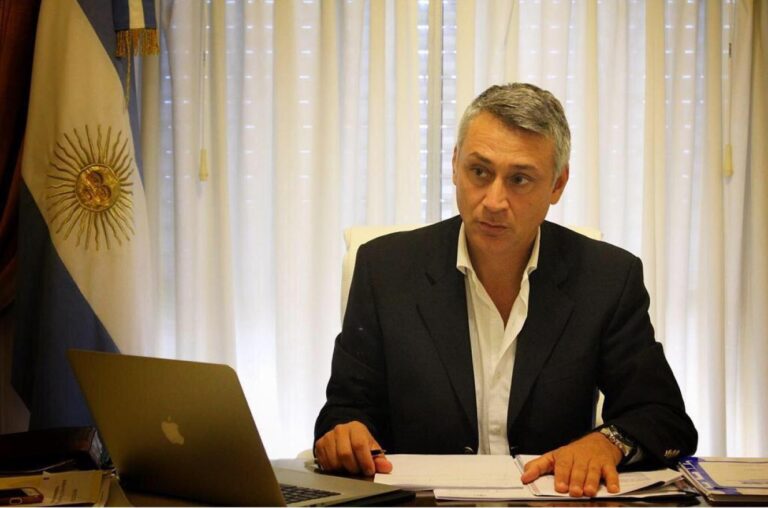  “Señor gobernador, el gorila gorilón es  usted”, afirmaron desde la UCR