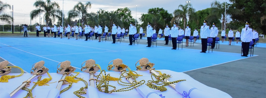 Egresaron 53 oficiales de la Escuela  “Dr. Salvador Maciá” de la Policía