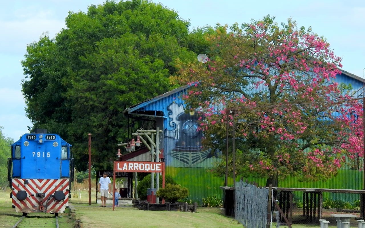 Larroque cumple años y declaró asueto administrativo en la ciudad