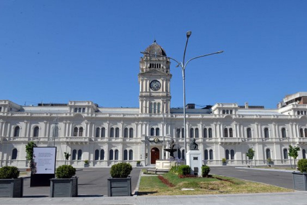 La provincia  pagará un bono  a empleados  y jubilados 