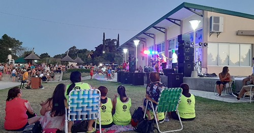 Con clima festivo el ciclo de Espectáculos Larroque recibió el nuevo año