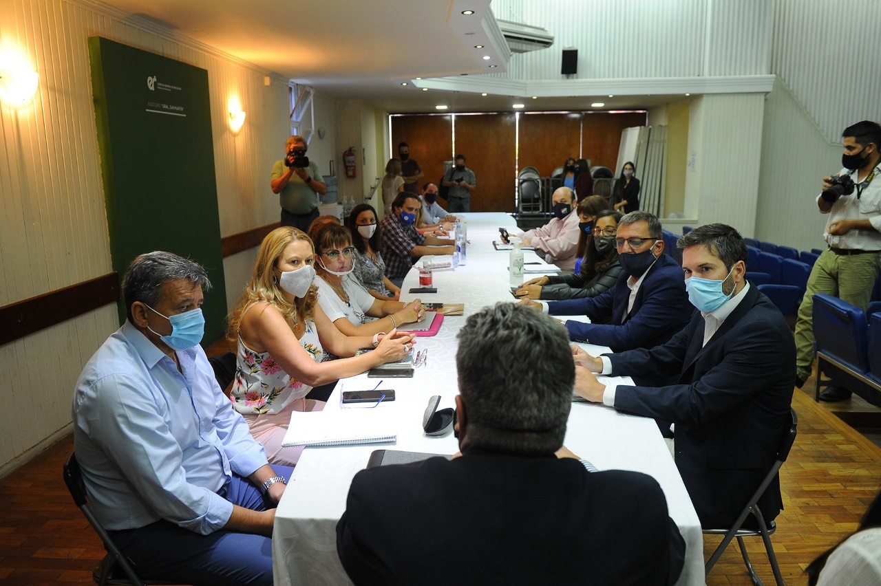 El Gobierno propuso un aumento salarial del 33% a docentes pero Agmer lo rechazó