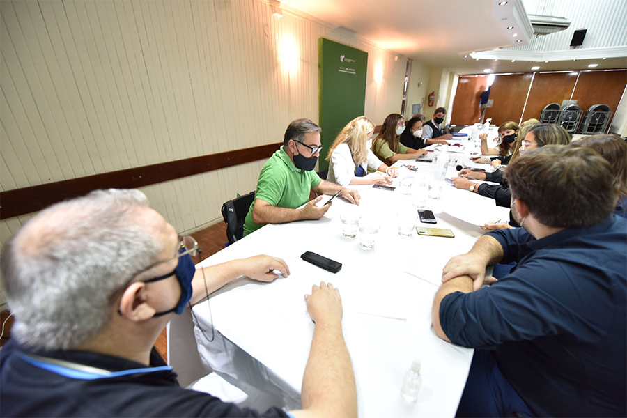 La Provincia y gremios trabajan en la  jerarquización de la carrera docente