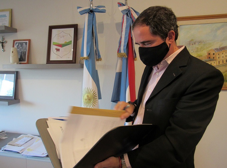 Larroque: el intendente Hassell recibió el alta y retomó las actividades en su despacho 