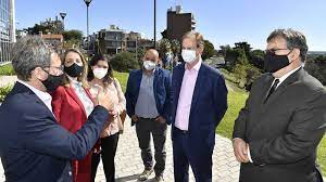 Bordet firmó los contratos para iniciar obras  en Ceibas y Gilbert