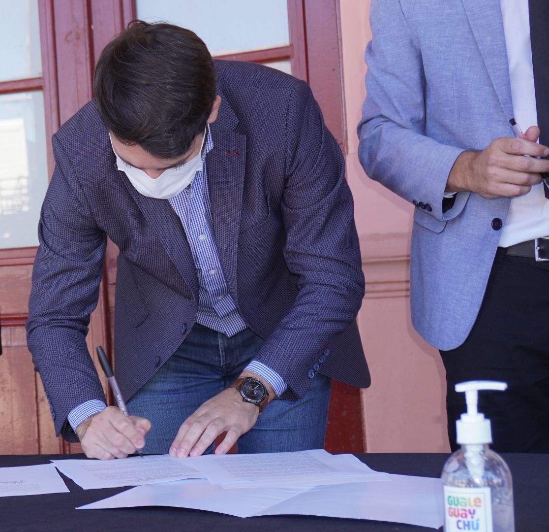 Díaz Chaves firmó el convenio para la ampliación de red de agua potable