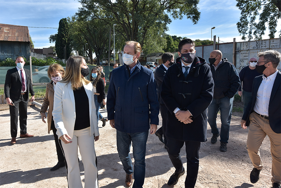 Bordet firmó convenios con Trotta  para finalizar escuelas técnicas