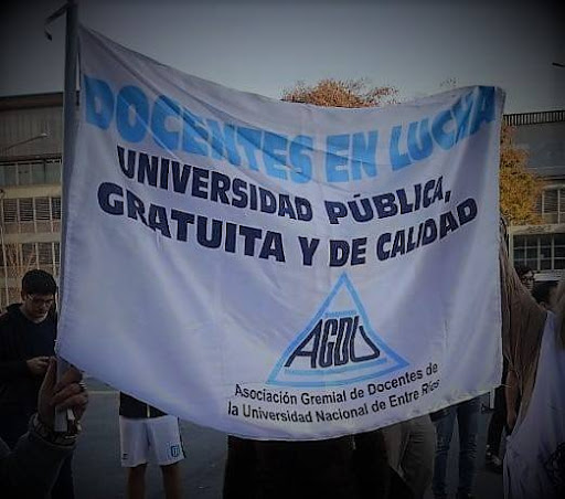 Docentes universitarios acordaron una suba del 35%