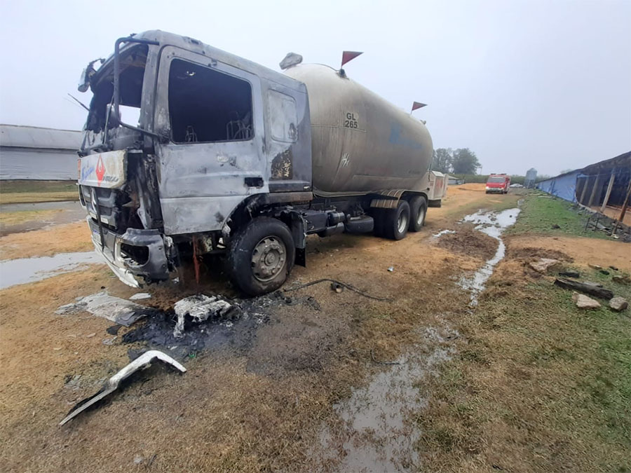 Larroque: destacan la valentía de los  Bomberos al sofocar un incendio