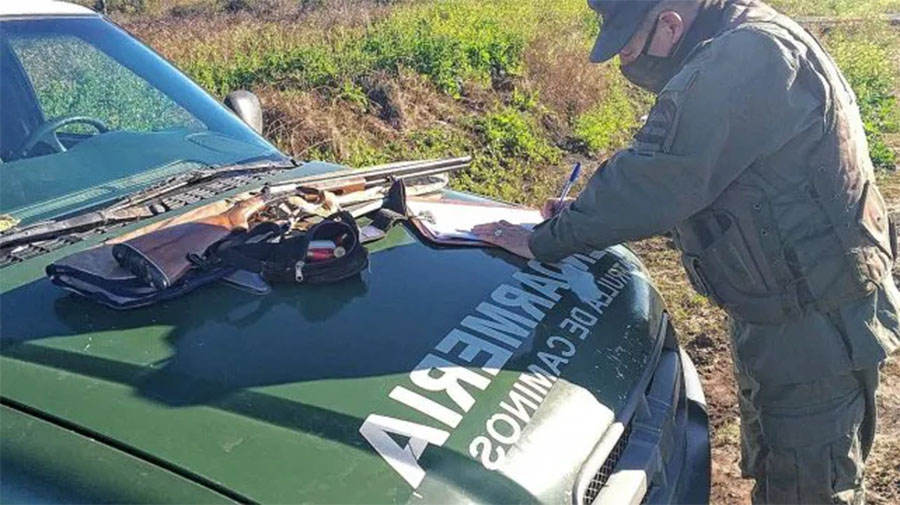 Transportaban armas  largas sin documentación
