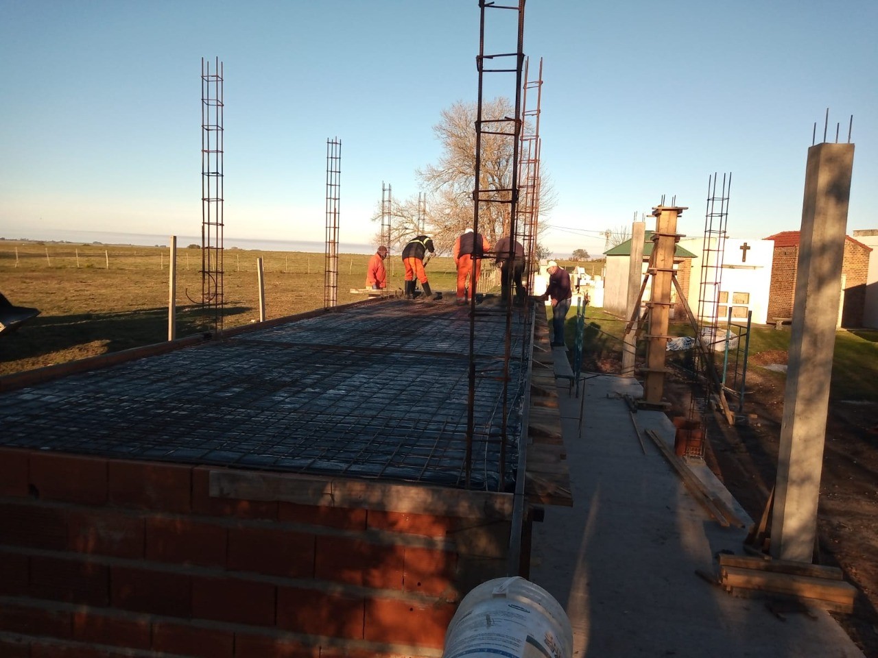 Larroque: Avanza la obra de nuevos 96 nichos en el cementerio local 