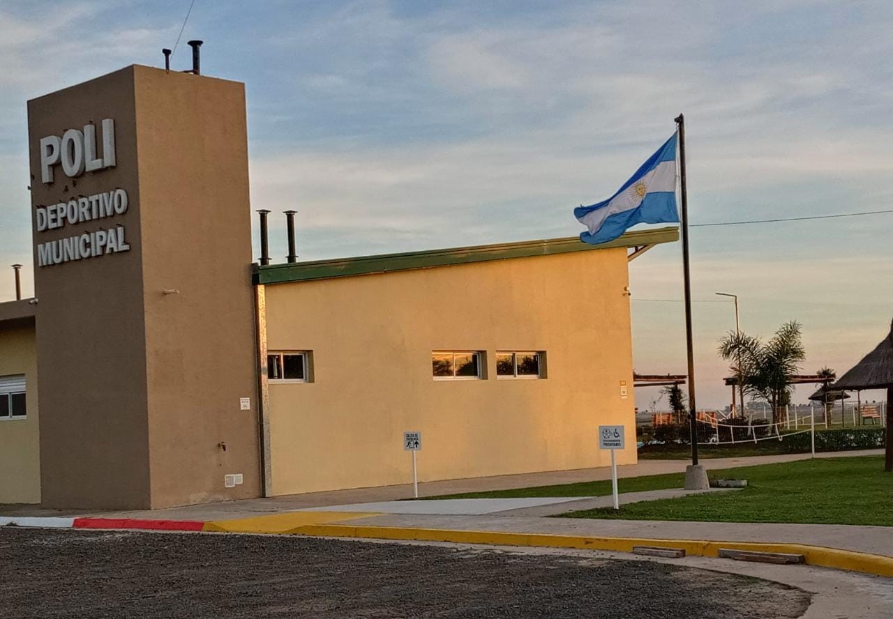 El polideportivo municipal cuenta con acceso y estacionamiento adaptado