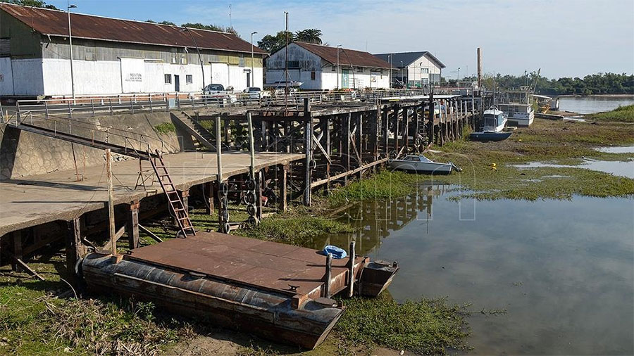 El río Paraná se mantiene estable, pero lejos de sus niveles normales