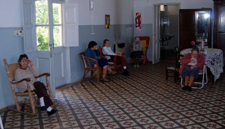 Habilitaron las visitas a adultos mayores institucionalizados en residencias de larga estadía