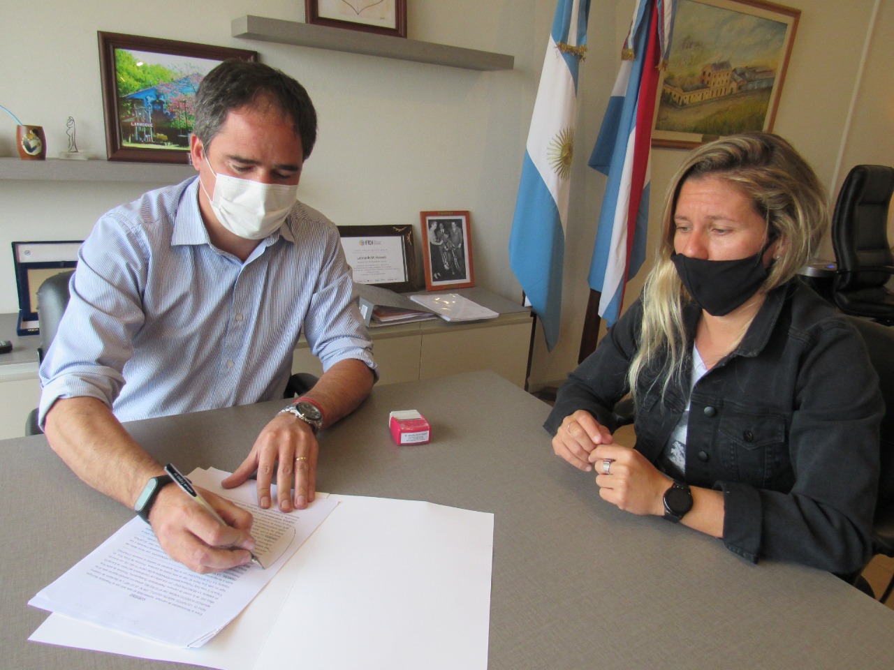 Larroque: Firman convenio entre el municipio y el CEF N° 9