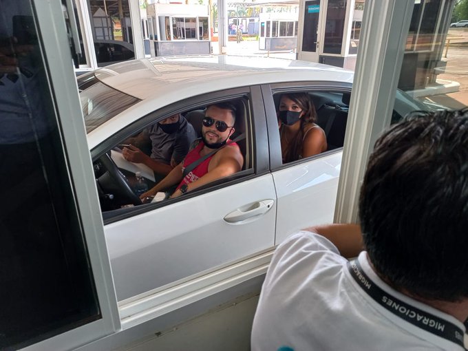 El Gobierno habilitó una "prueba piloto"  de ingreso de turistas desde Chile y Brasil