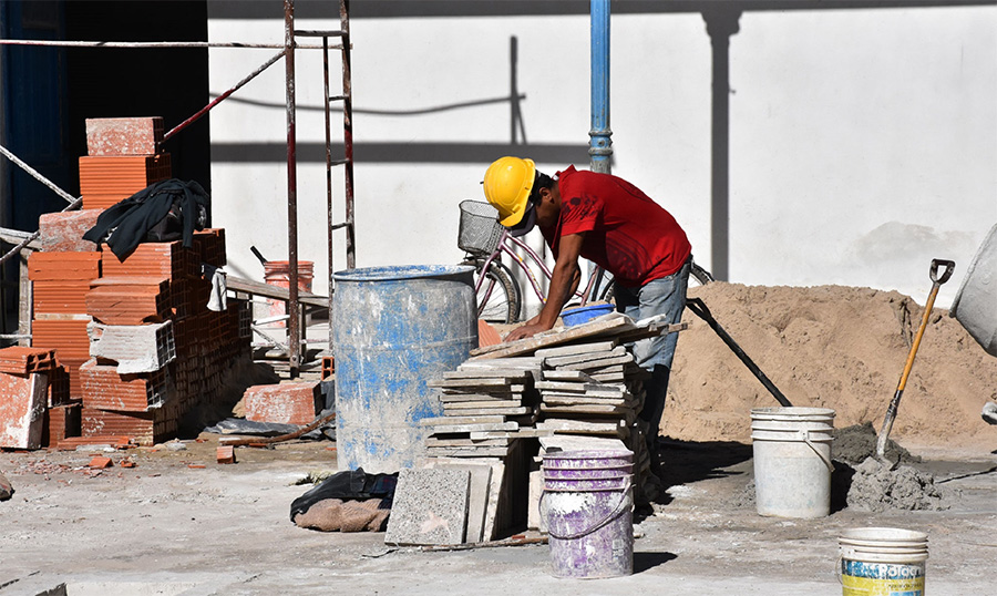 La Provincia firmó los contratos para obras en cuatro escuelas entrerrianas