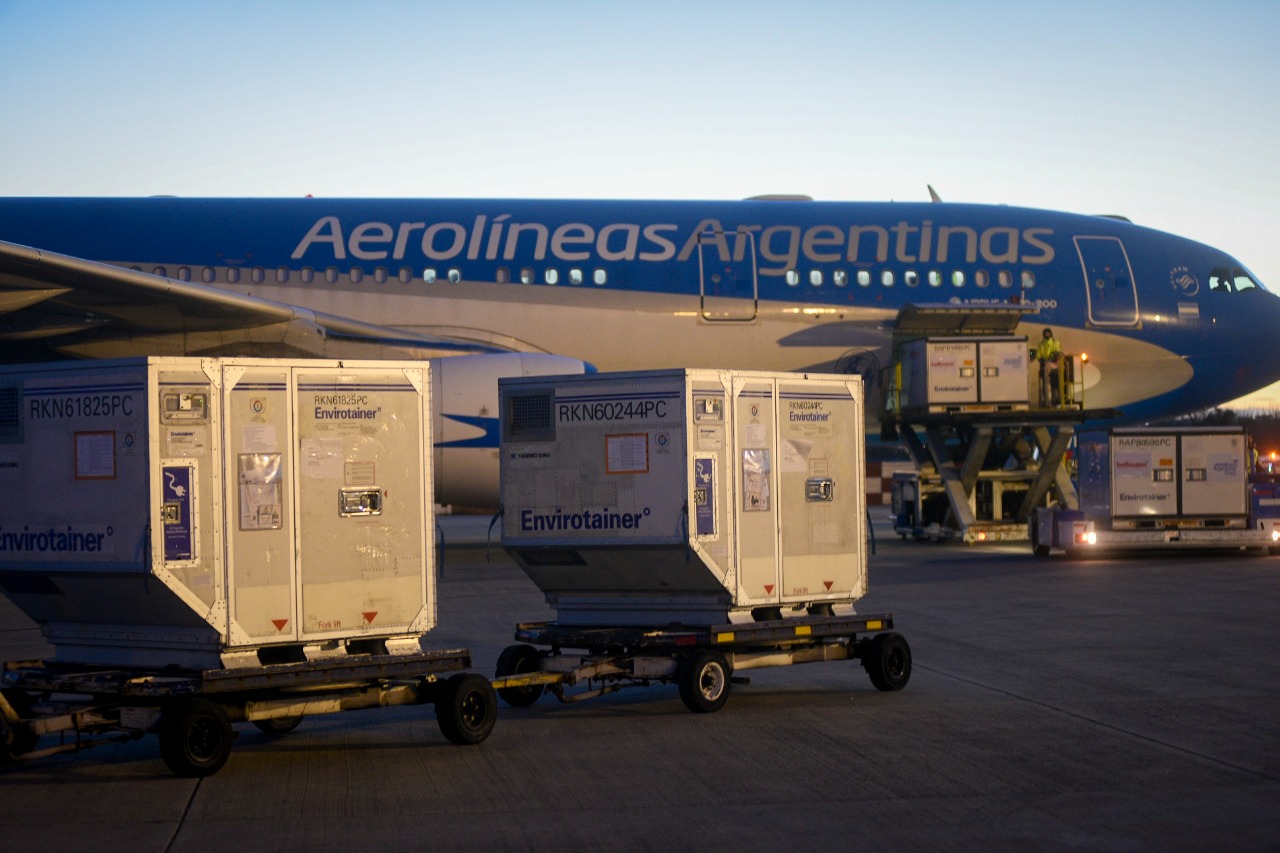 Argentina recibió un cargamento con más de 900.000 vacunas de AstraZeneca