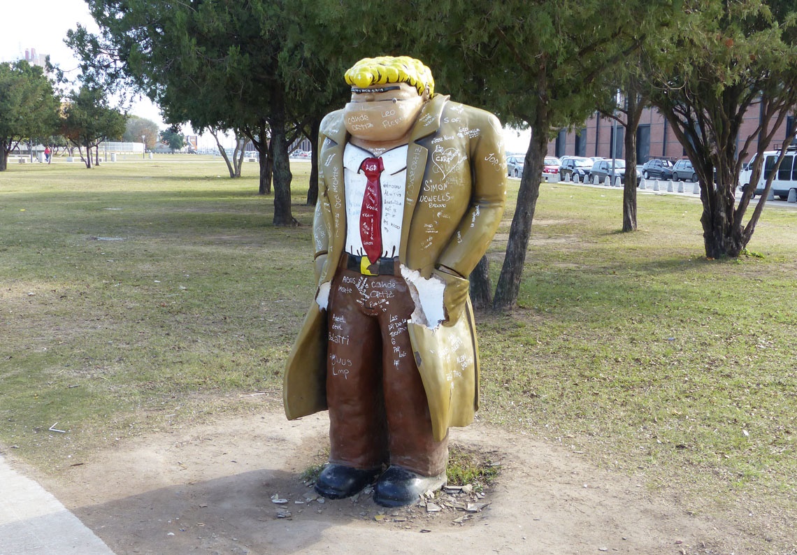 Vandalizan y roban parte de una escultura del "Negro" Fontanarrosa en Rosario