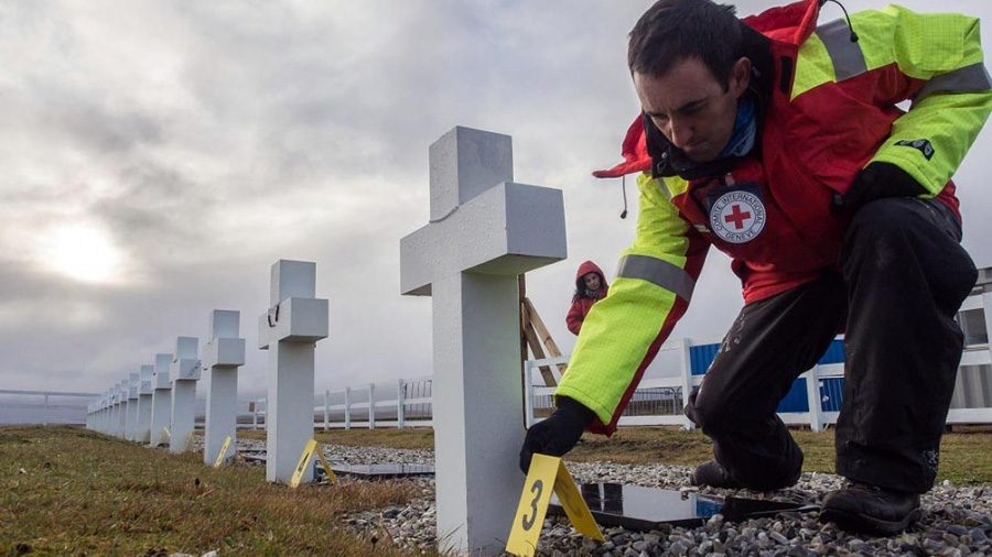 Cafiero recibió el Informe Final de  las identificaciones en Malvinas