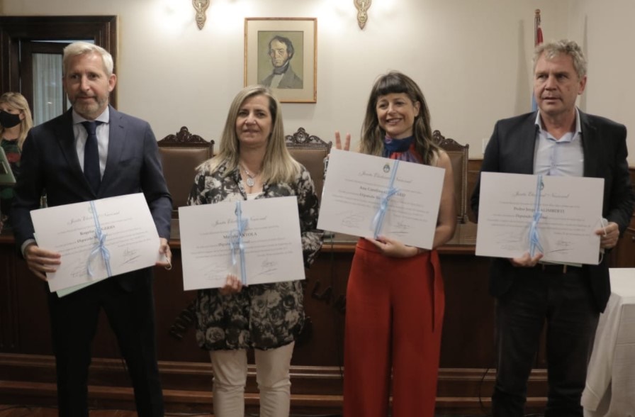 Entregaron los diplomas a los diputados y diputadas electos