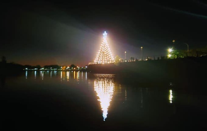  Se encienden las fiestas en  el Paseo del Puerto